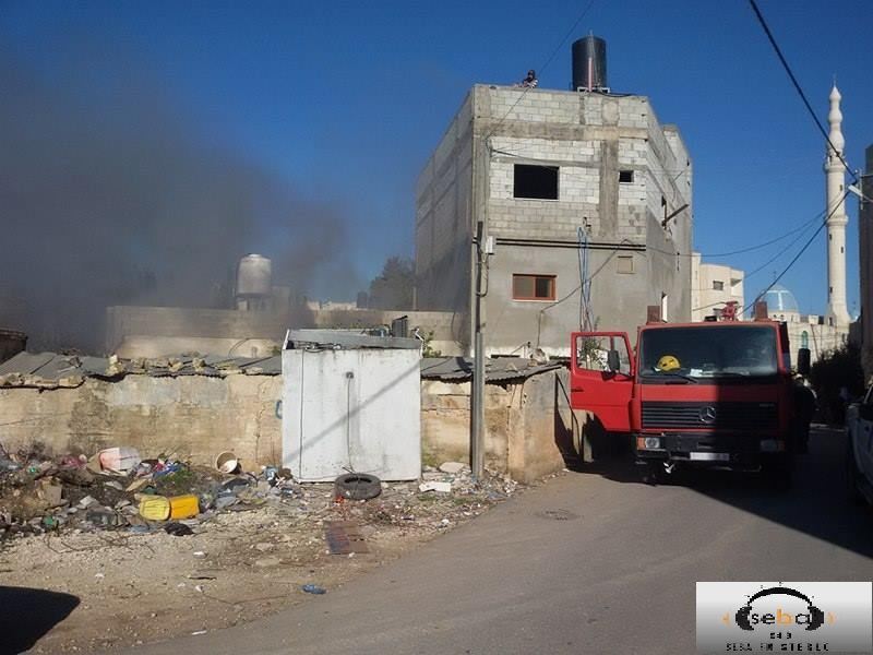 طواقم الدفاع المدني تخمد حريقا شب في منزل في الزبابدة